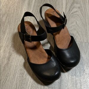 b.o.c. Black and Brown Women's Mules